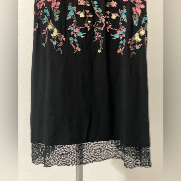 POL High Collar Embroidered Floral Sleeveless Top Size Small - Picture 8 of 13